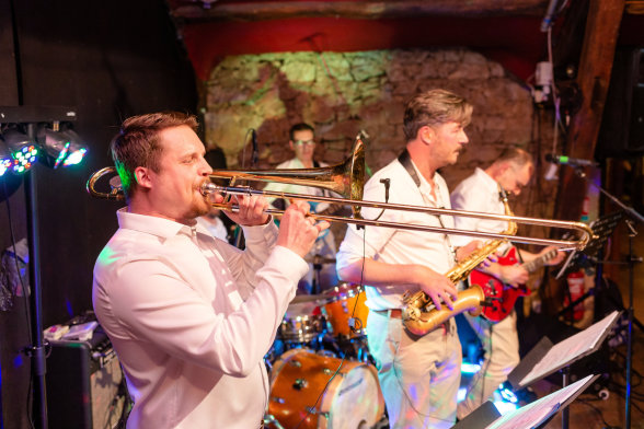 Les Dromaludaires en formule scénique (crédit photo : Alban Portello)