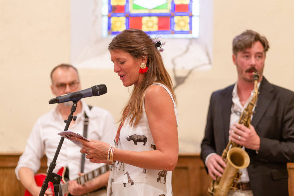 Accompagneemnt des chants d'église (crédit photo : Alban Portello)
